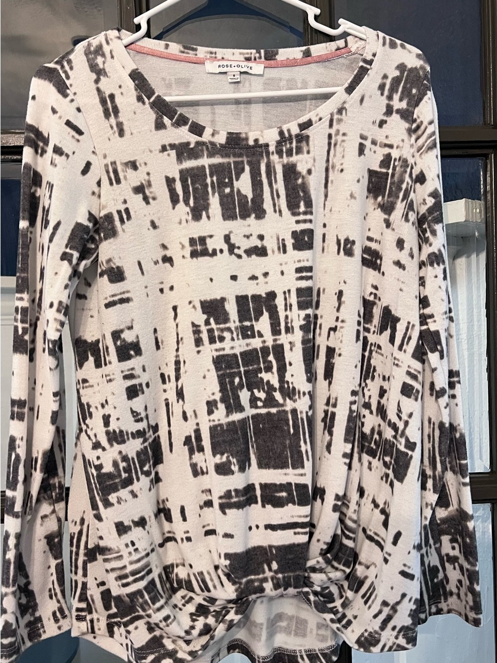 Rose & Olive Gray & White Knit Tie-Hem Long Sleeve Top